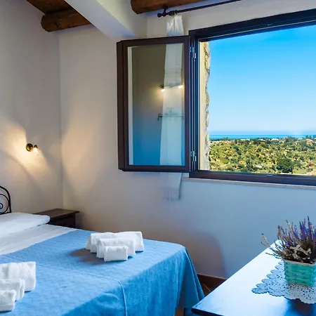 Alloggio per agriturismo Casale Ginisara Castellammare del Golfo